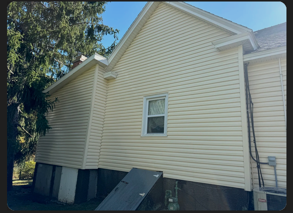 Vinyl siding on a house, cleaned by Northpoint Exterior Care